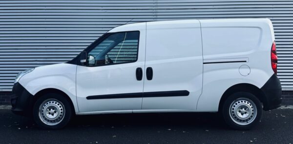 Vauxhall Combo (2016) Manual Diesel - Image 2